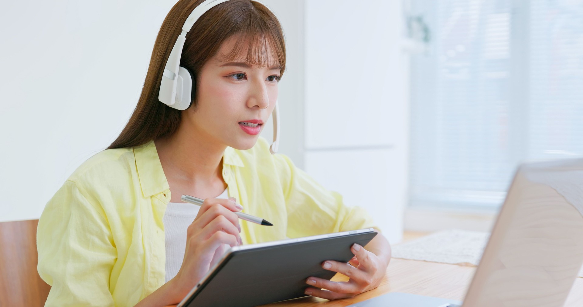 asian woman laptop online learning